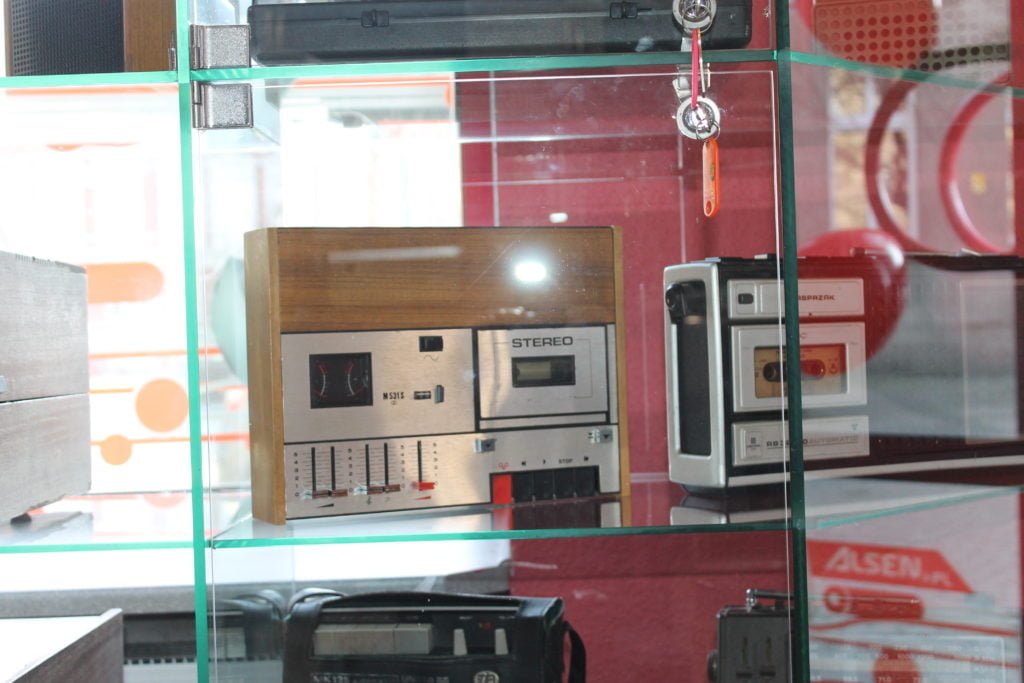 magnetofony unitra w gablocie